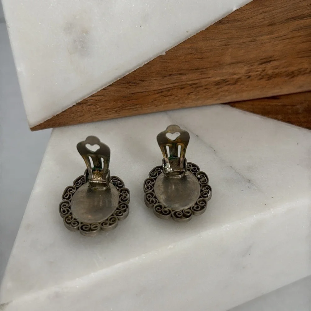 Vintage Italian 1960s filigree silver micro-mosaic floral clip-on earrings E33